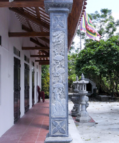 Mẫu cột đá vuông đẹp được chế tác bởi các nghệ nhân đá Ninh Bình