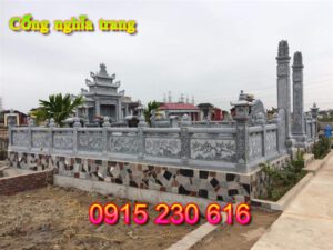 Cổng khu lăng mọ ở Hà Nội