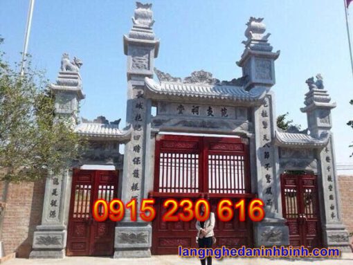 Cổng nhà từ đường ở Quảng Ninh