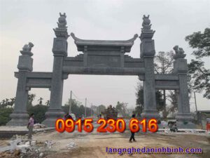 Cổng đá ở Tuyên Quang