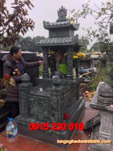Mộ đá xanh rêu ở Hưng Yên