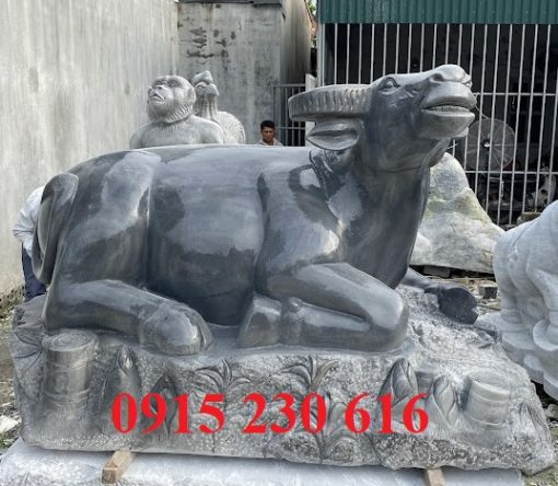 Con Trâu bằng đá khối