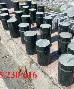 Chân tảng đá kê cột đá xanh rêu